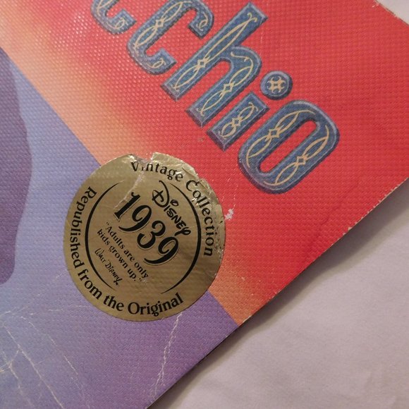 WALT DISNEY'S PINOCCHIO BOOK LINEN LIKE 2006 COLLECTIBLE - Picture 2 of 8